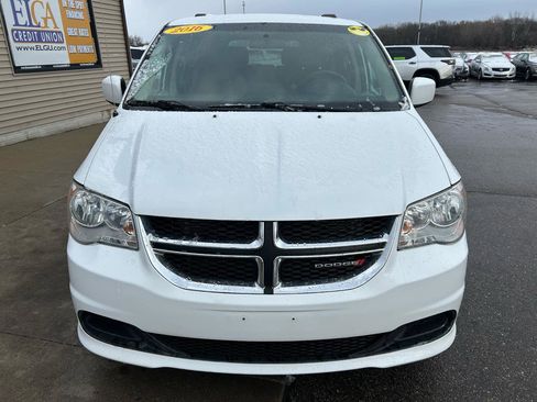 Used 2016 Dodge Grand Caravan SXT image 2