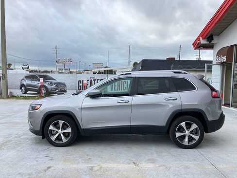 Used 2019 Jeep Cherokee Limited FWD image 22
