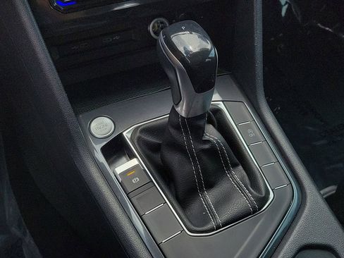 Used 2022 Volkswagen Tiguan SE w/ Panoramic Sunroof Package image 26