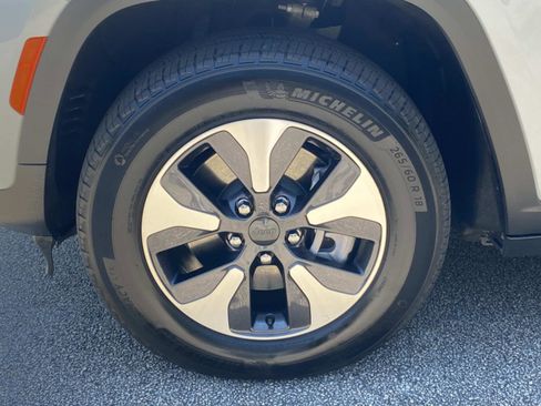 Used 2024 Jeep Grand Cherokee Limited 4xe AWD/4WD image 11