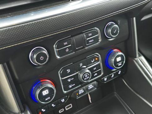 Used 2023 Chevrolet Suburban Premier image 30