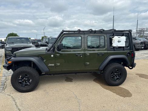Used 2021 Jeep Wrangler Unlimited Sport AWD/4WD image 9