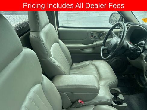 Used 2003 Chevrolet S10 Pickup 2WD Regular Cab image 3