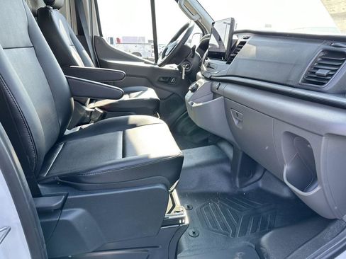 Used 2023 Ford E-Transit Medium Roof image 13