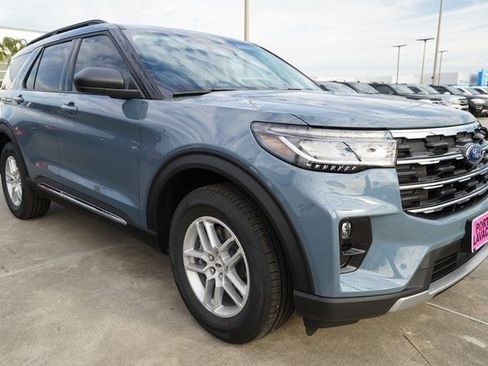 New 2025 Ford Explorer Active w/ Active Comfort Package image 2