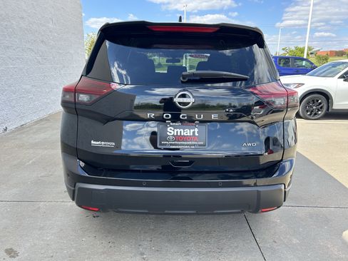 Used 2025 Nissan Rogue S AWD/4WD image 5
