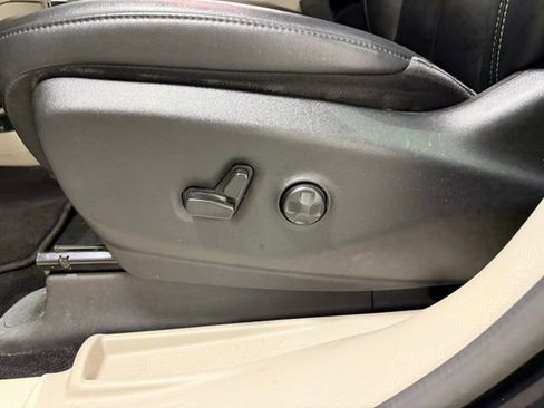 Used 2024 Chrysler Pacifica Touring-L image 13