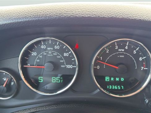 Used 2014 Jeep Wrangler Unlimited Rubicon w/ Connectivity Group AWD/4WD image 27