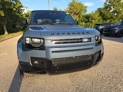 Used 2024 Land Rover Defender 110 X-Dynamic SE AWD/4WD image 8