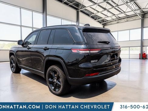 Used 2023 Jeep Grand Cherokee Limited w/ Black Appearance Package AWD/4WD image 28