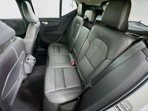 Used 2025 Volvo XC40 B5 Core image 27