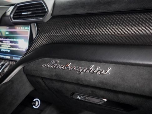Used 2023 Lamborghini Urus Performante AWD/4WD image 32