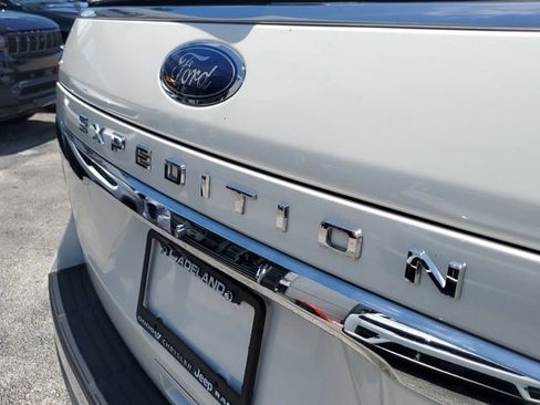 Used 2022 Ford Expedition Limited RWD image 10