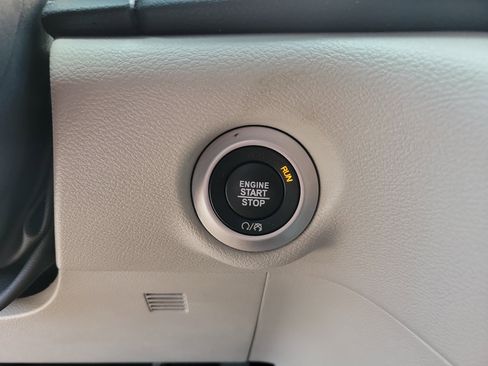 Used 2023 Chrysler Voyager LX FWD image 18