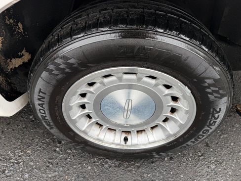 Used 2000 Lincoln Town Car Executive image 10