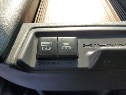 Used 2022 Toyota Sienna XLE image 15