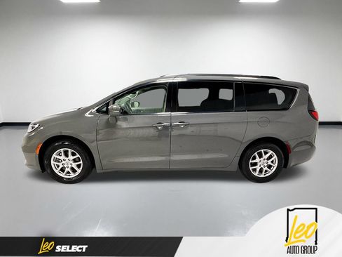 Used 2022 Chrysler Pacifica Touring-L FWD image 11
