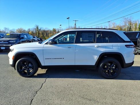 New 2025 Jeep Grand Cherokee Limited w/ Black Appearance Package image 7