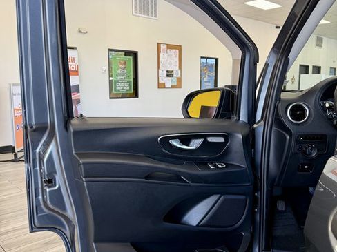 Used 2016 Mercedes-Benz Metris Passenger image 15