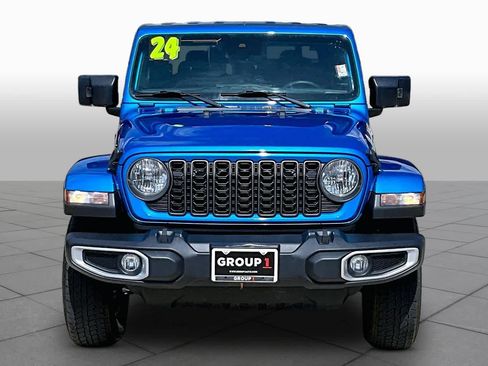 Used 2024 Jeep Gladiator Sport AWD/4WD image 5