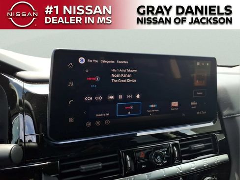 New 2026 Nissan Pathfinder SL FWD image 17