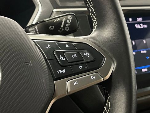 Used 2024 Volkswagen Tiguan SE w/ Panoramic Sunroof Package image 26