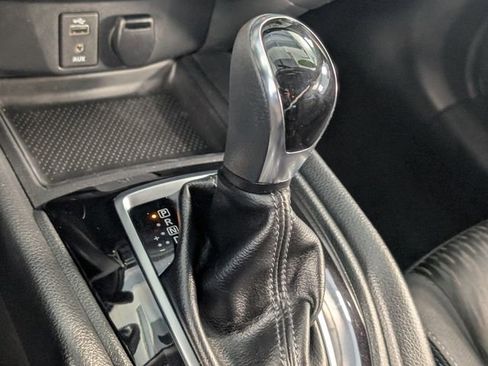 Used 2017 Nissan Rogue S image 19