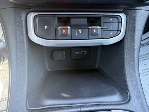 Certified 2023 GMC Acadia SLE image 32