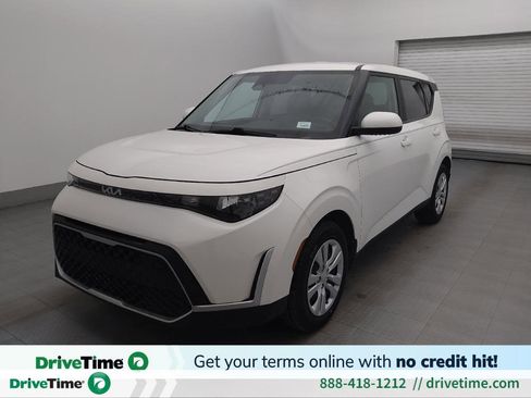 Used 2023 Kia Soul LX image 1