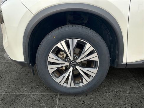 Used 2023 Nissan Rogue SV image 14