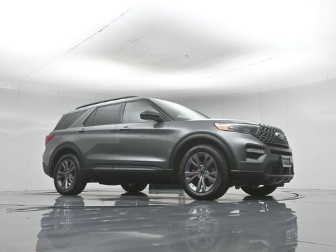 Certified 2023 Ford Explorer XLT w/ Equipment Group 202A RWD image 4