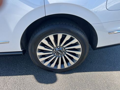 Used 2019 Lincoln Navigator Reserve image 8