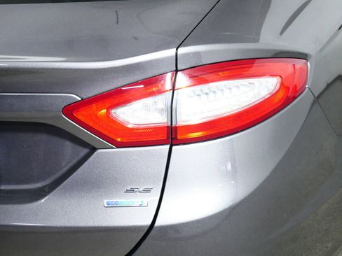 Used 2014 Ford Fusion SE w/ Equipment Group 202A image 17