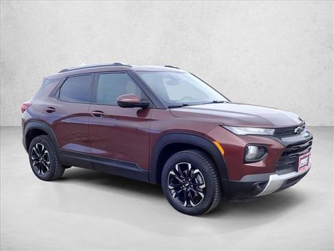 Used 2022 Chevrolet TrailBlazer LT w/ LPO, Blackout Package image 6