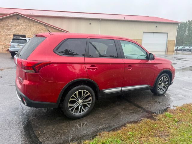 Used 2016 Mitsubishi Outlander SE AWD/4WD image 4