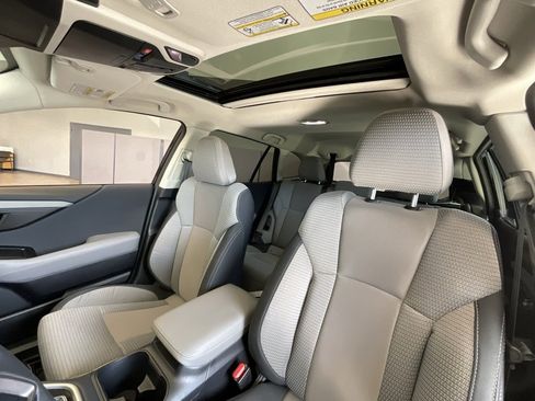 Used 2025 Subaru Outback Premium w/ Popular Package #1A image 10