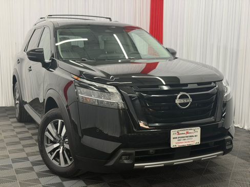 Used 2023 Nissan Pathfinder SL w/ Lighting Package (N92) AWD/4WD image 1