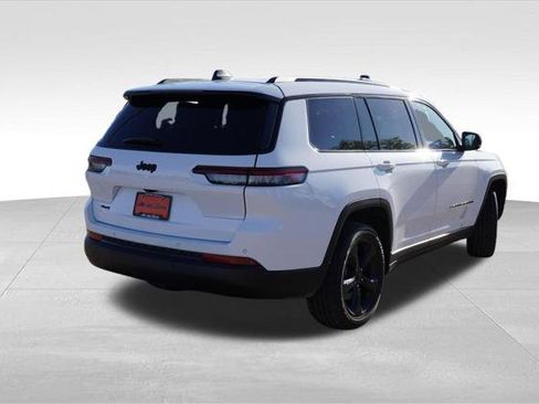 Certified 2023 Jeep Grand Cherokee L Laredo AWD/4WD image 5