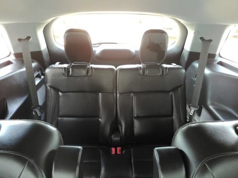 Used 2023 Ford Explorer XLT w/ Equipment Group 202A RWD image 32