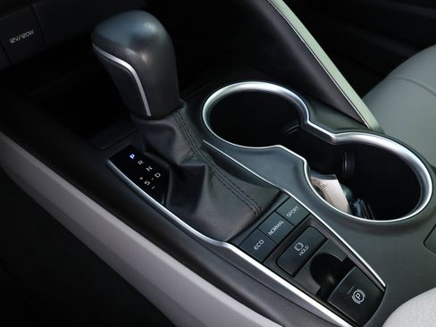 Used 2023 Toyota Camry XLE w/ Cold Weather Package image 19