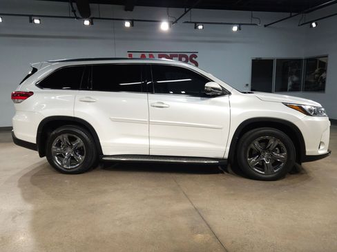 Used 2017 Toyota Highlander Limited Platinum image 8