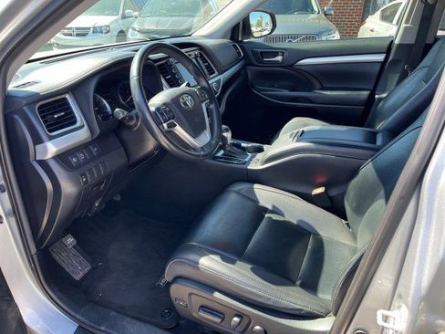 Used 2019 Toyota Highlander XLE image 13