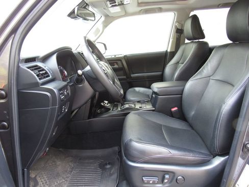 Used 2022 Toyota 4Runner Limited AWD/4WD image 10
