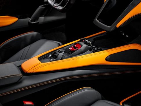 Used 2024 Lamborghini Revuelto image 25