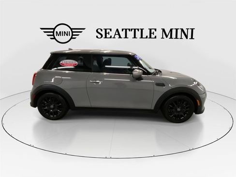 Used 2023 MINI Cooper 2-Door Hardtop image 12