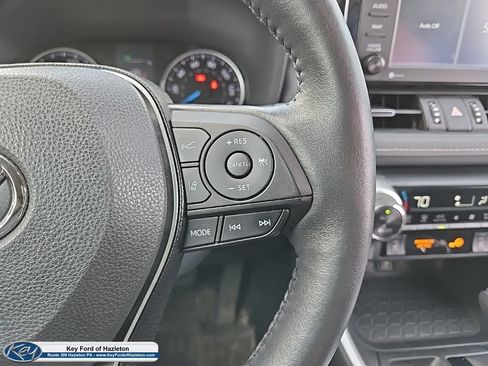 Used 2021 Toyota RAV4 XLE Premium AWD/4WD image 27