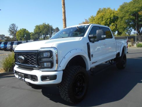 New 2025 Ford F250 XLT w/ Black Appearance Package image 30