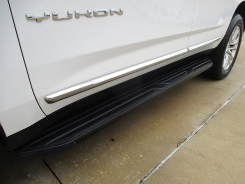 Used 2021 GMC Yukon SLT image 11