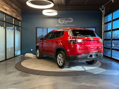 Used 2025 Jeep Compass Latitude AWD/4WD image 5