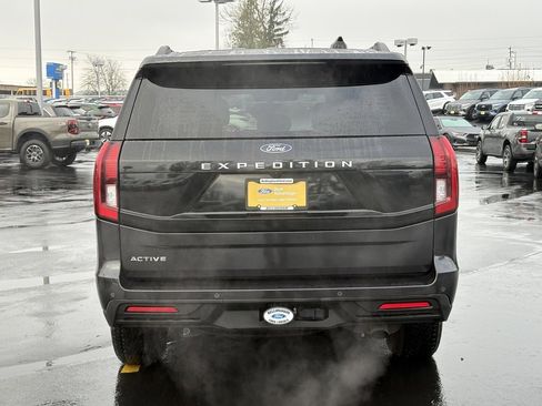 Certified 2025 Ford Expedition Active image 6